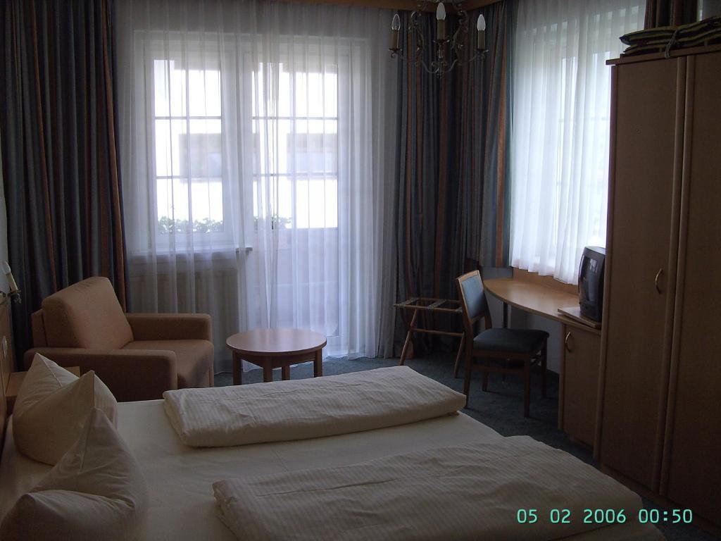 Hotel Roter Hahn - Bed & Breakfast Garmisch-Partenkirchen Quarto foto