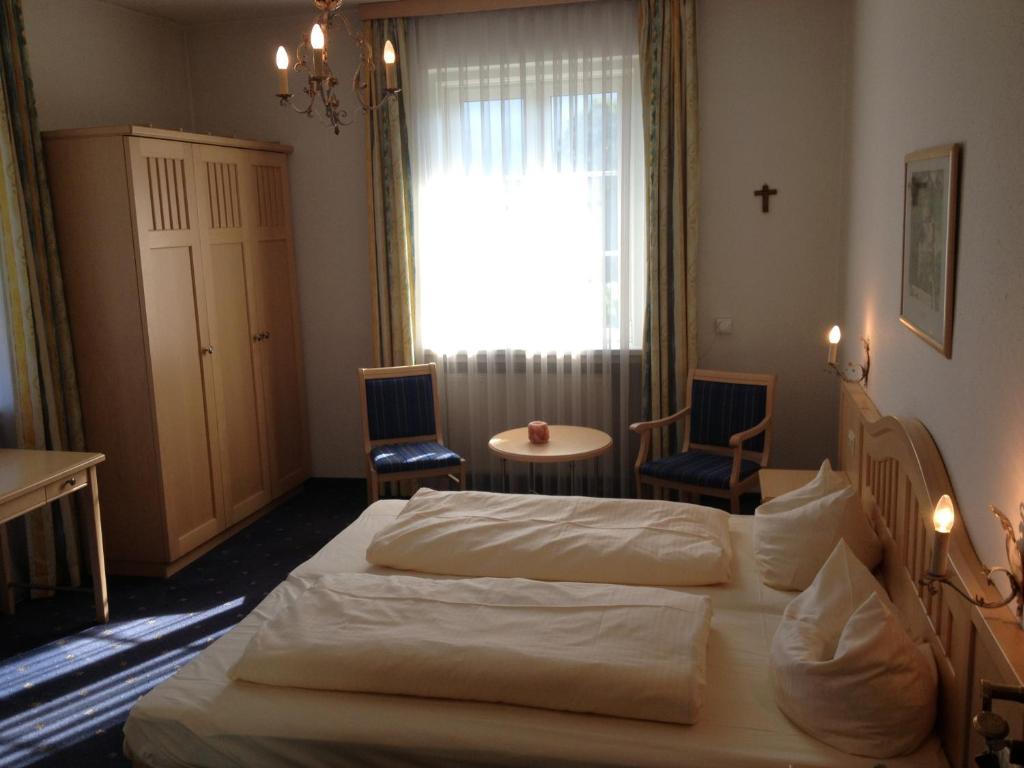Hotel Roter Hahn - Bed & Breakfast Garmisch-Partenkirchen Quarto foto